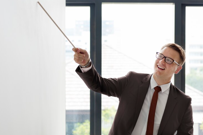 Kemdiktisaintek Tetapkan Aturan Baru Gaji dan Tunjangan Dosen, Ini Penjelasannya